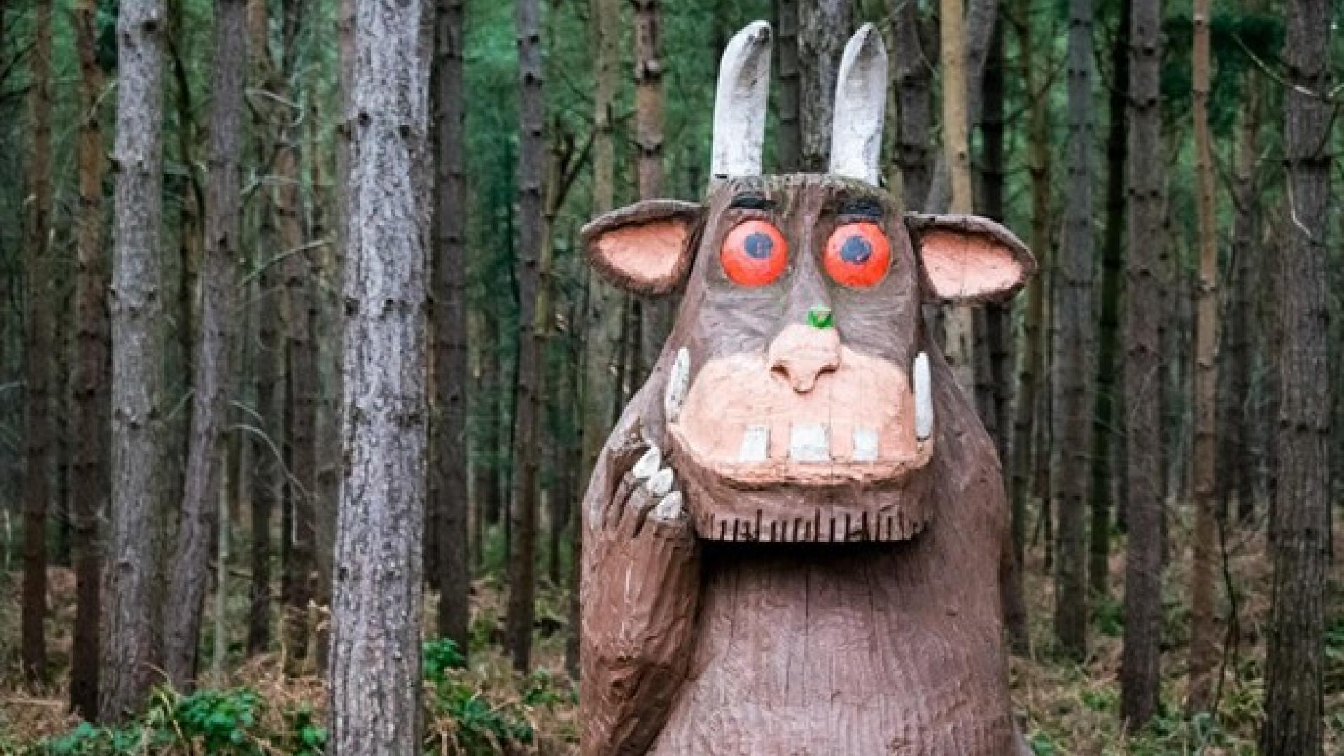 statue du Gruffalo dans la forêt