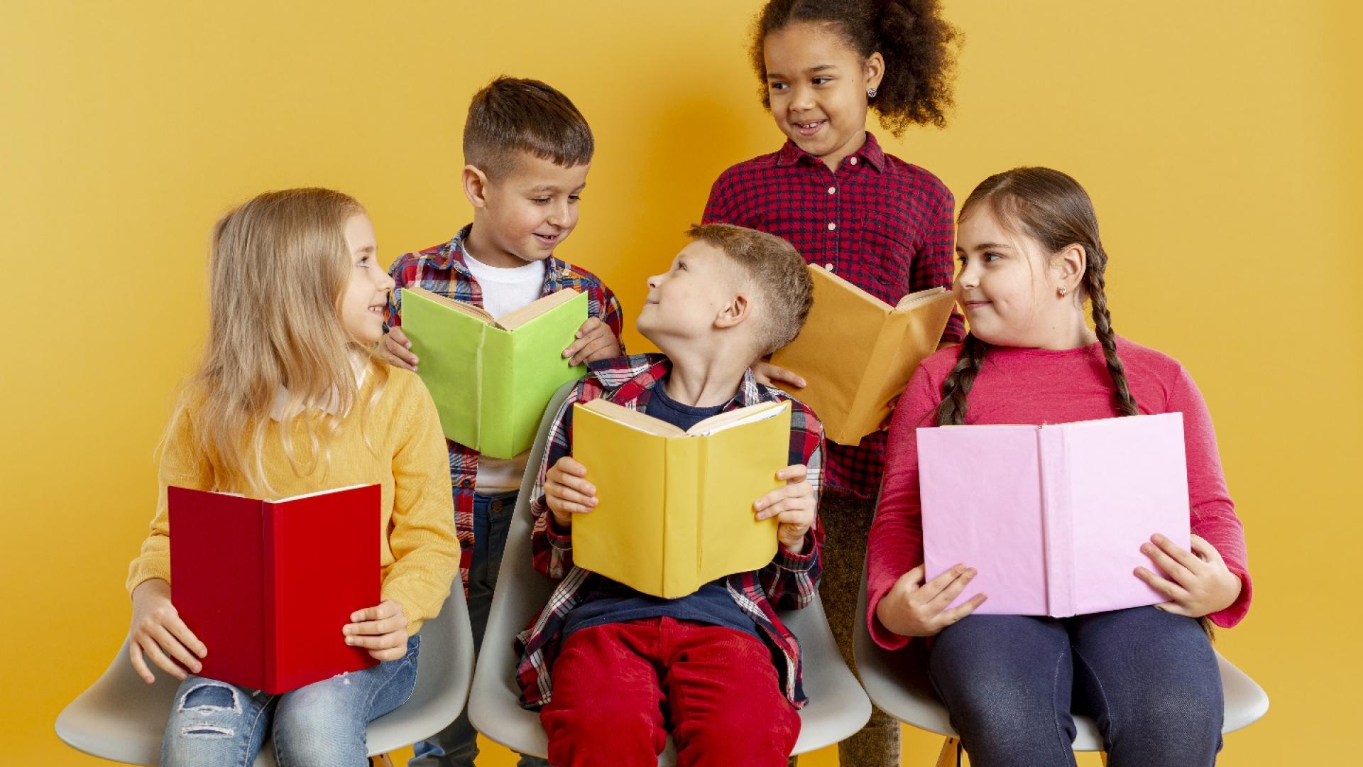 enfants avec livres